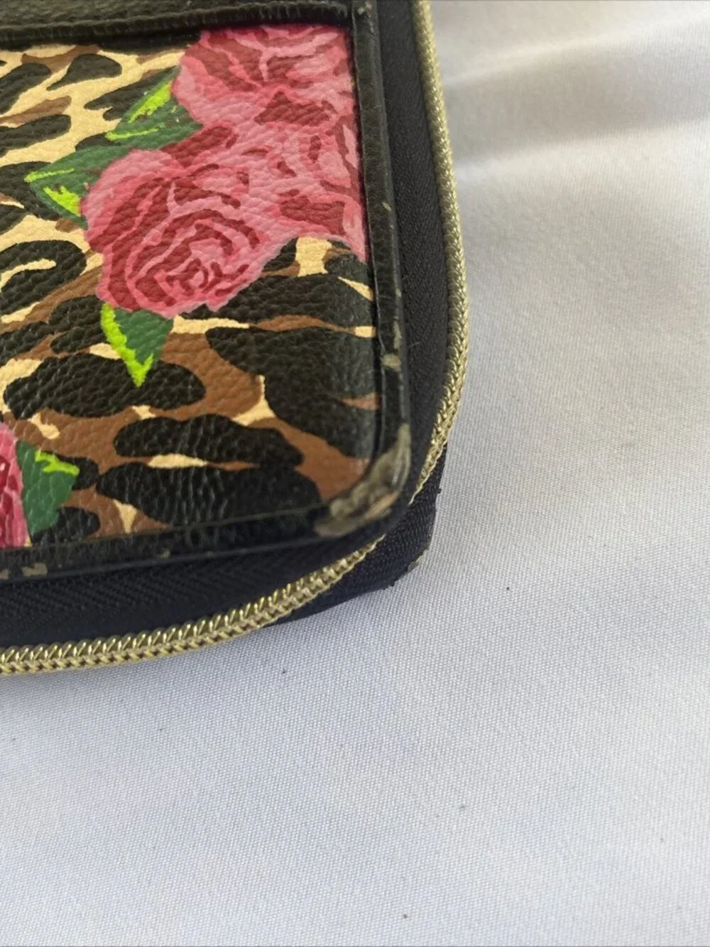 Betsy Johnson Full Zip Wallet Clutch Wristlet Black Leather Gold Roses Cheetah
